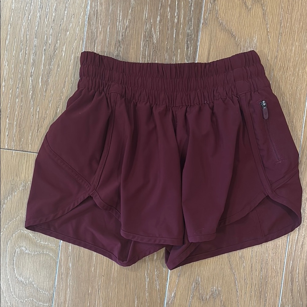 Lululemon Hot hotty 4” shorts size 4